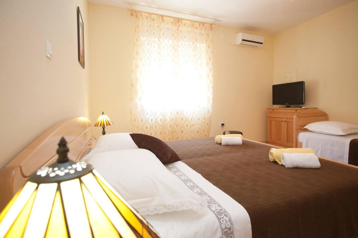 Apartments Beautiful Sandy Beach Сплит Екстериор снимка