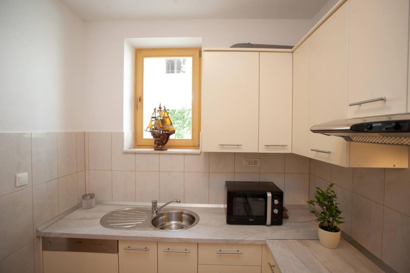 Apartments Beautiful Sandy Beach Сплит Екстериор снимка