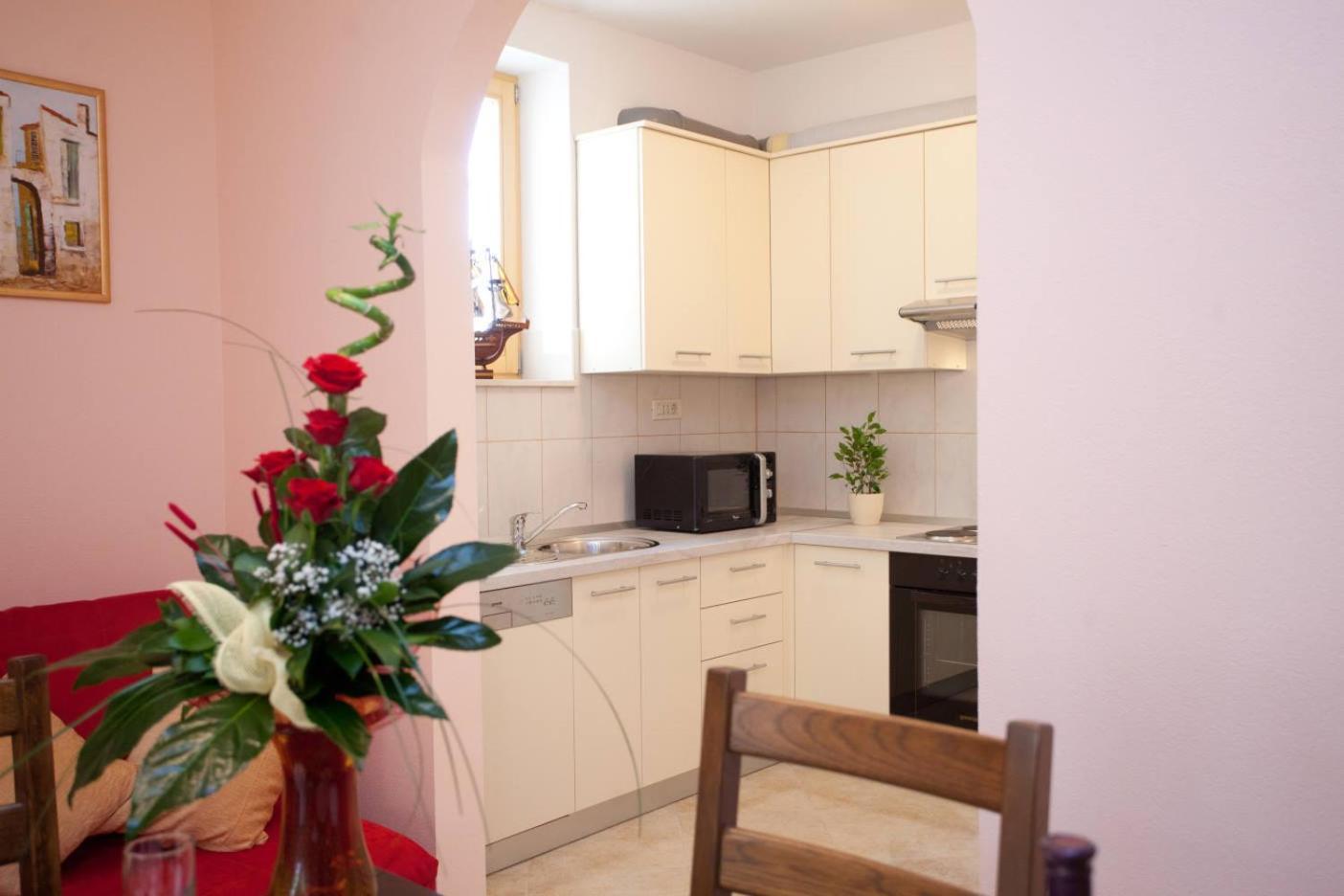 Apartments Beautiful Sandy Beach Сплит Екстериор снимка