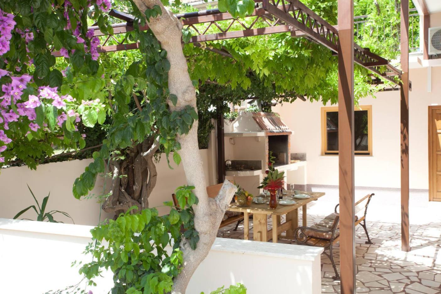 Apartments Beautiful Sandy Beach Сплит Екстериор снимка
