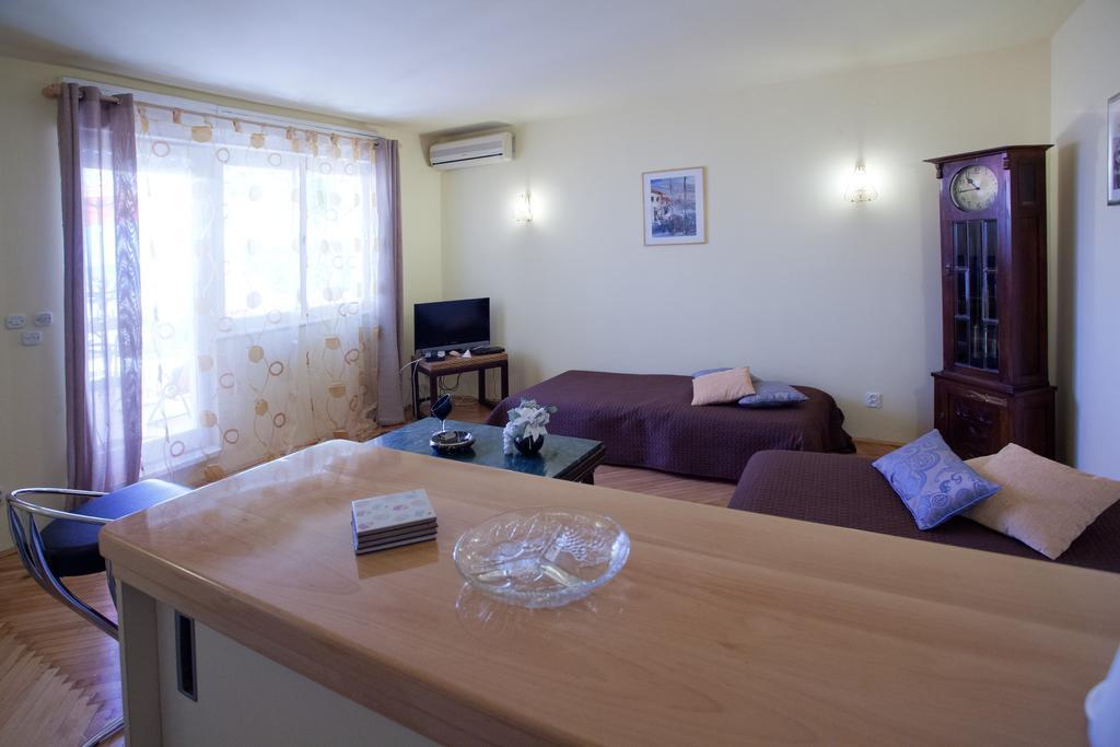 Apartments Beautiful Sandy Beach Сплит Екстериор снимка