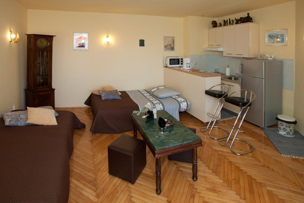 Apartments Beautiful Sandy Beach Сплит Екстериор снимка